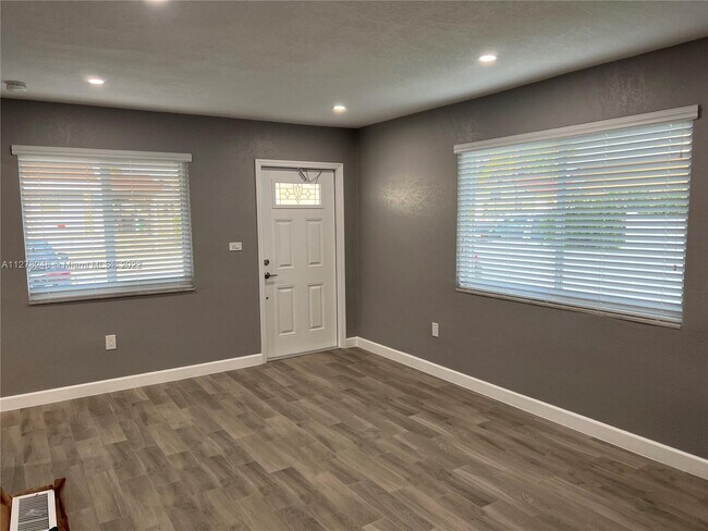 Foto del edificio - 151 NW 18th Ct