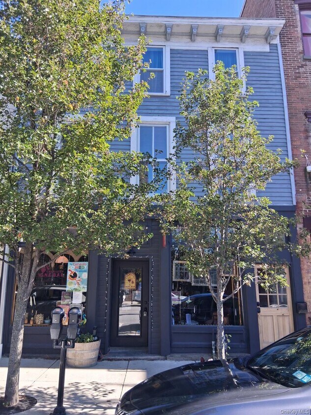 Foto principal - 354 Main St