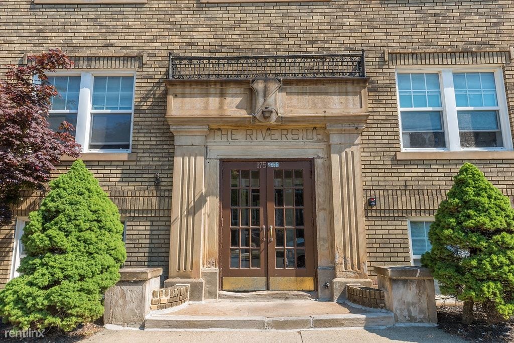Building Photo - 1 br, 1 bath  - Riverside Apartments Large