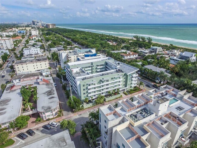 Building Photo - 7800 Collins Ave