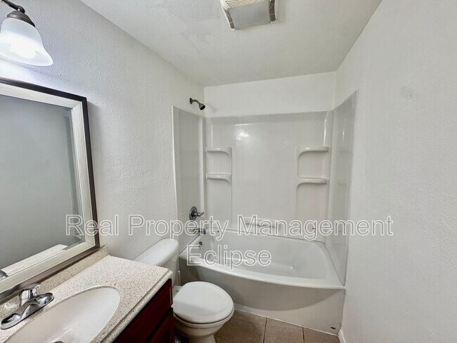 Foto del edificio - 1701 Sturgus Ave S