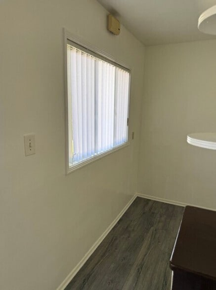 Foto del edificio - 4182 Somerset Dr