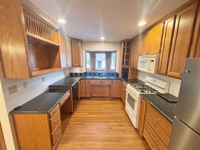 Building Photo - 10450 Washington Blvd NE