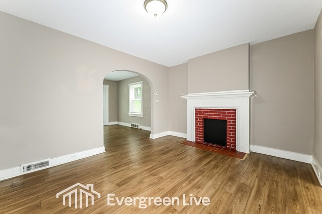 Building Photo - 192 1/2 St Joseph St