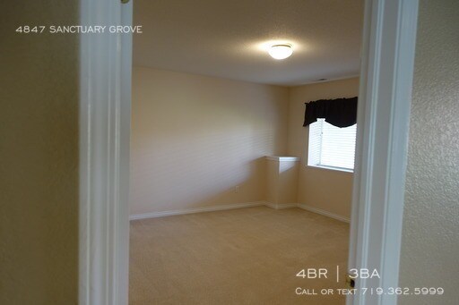 Foto del edificio - 4847 Sanctuary Grove