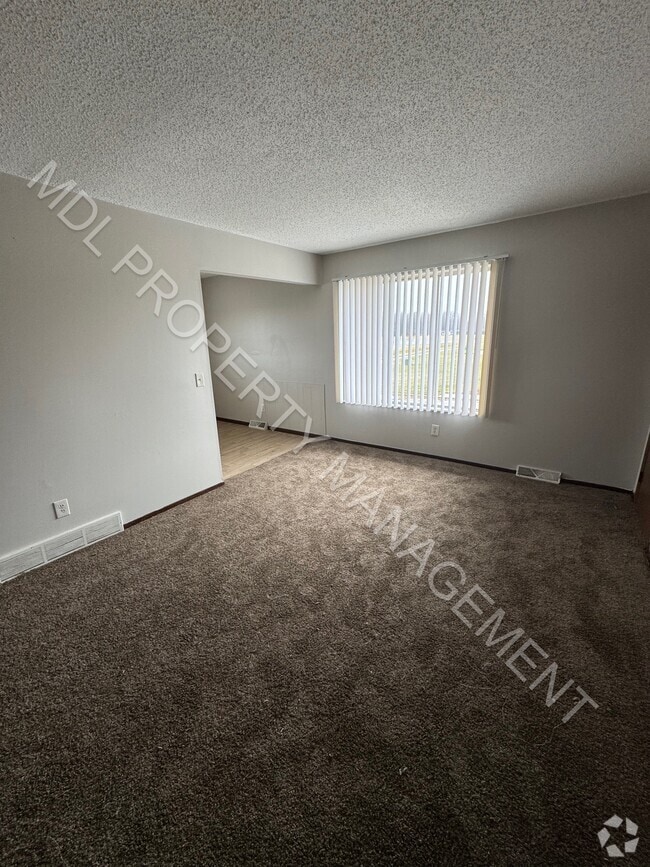 Building Photo - Thomas White Apartments