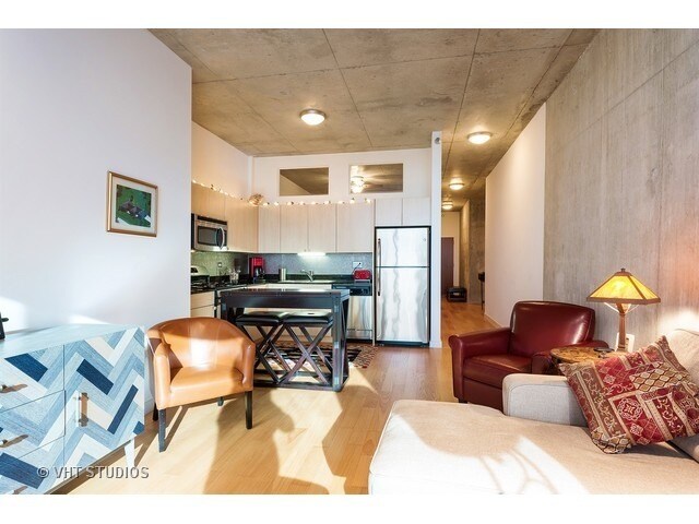 Foto del edificio - 235 W Van Buren St