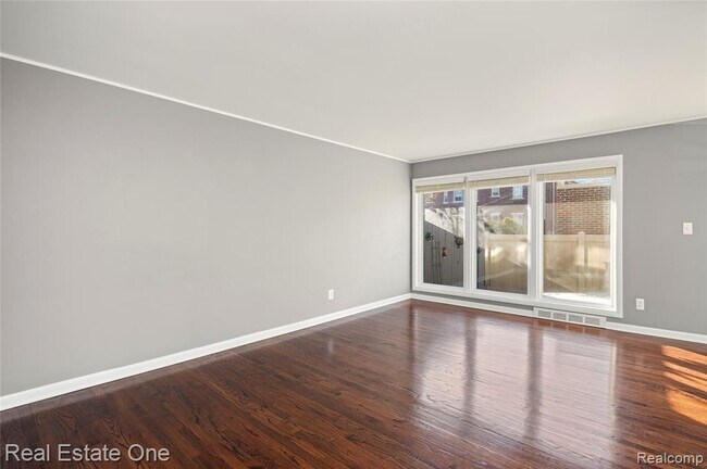 Foto del edificio - 556 Bloomfield Ct