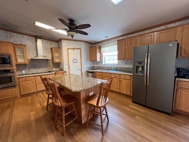 Foto del edificio - Spacious 4-Bedroom, 2-Bath Manufactured Home for Rent in Mayo, FL – 2350 Sq Ft