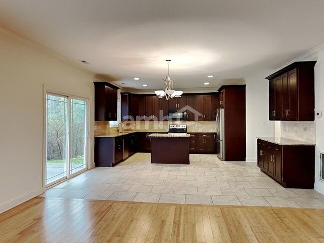 Foto del edificio - 5823 Parkstone Drive