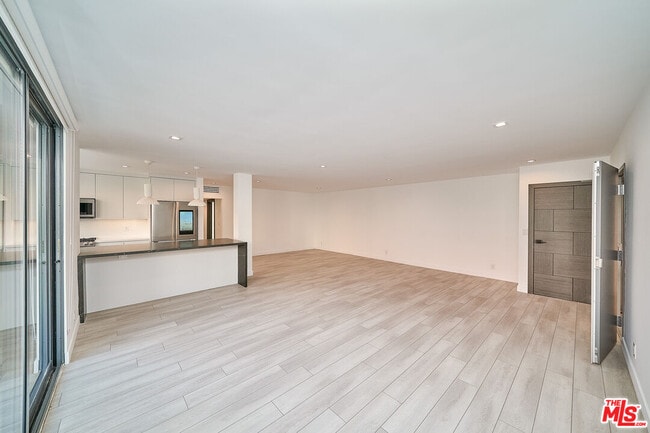 Building Photo - 145 S Maple Dr