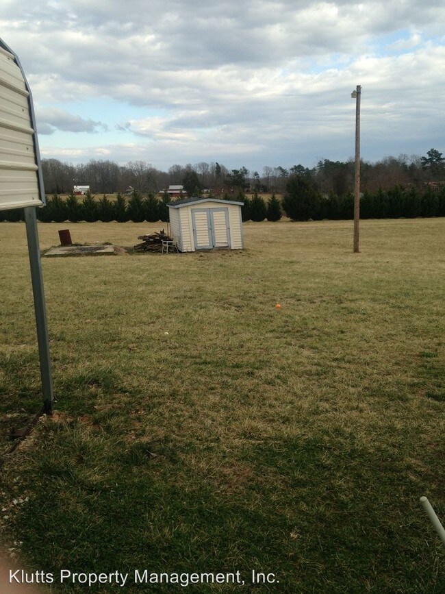 Building Photo - 135 Hilltop Ln