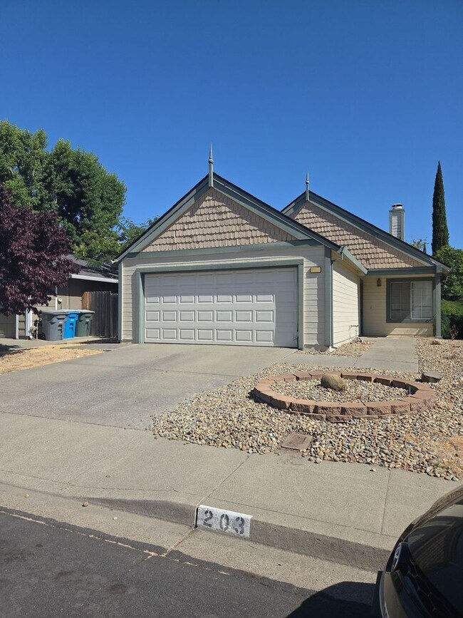Foto del edificio - 203 Catalpa Ln