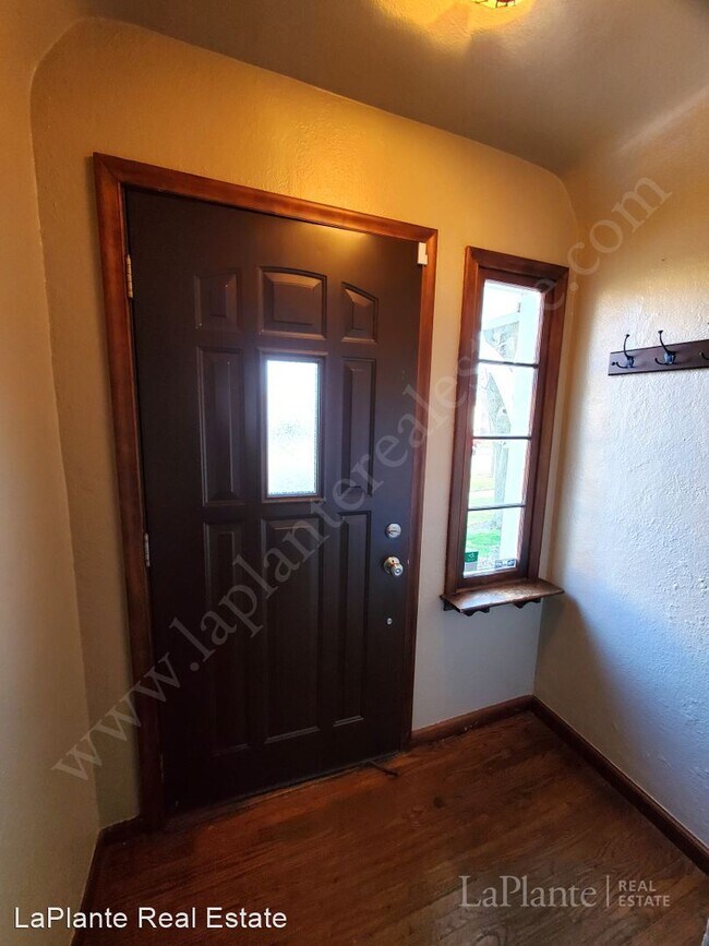 Building Photo - 3 br, 2 bath House - 3905 Bellevue Rd.