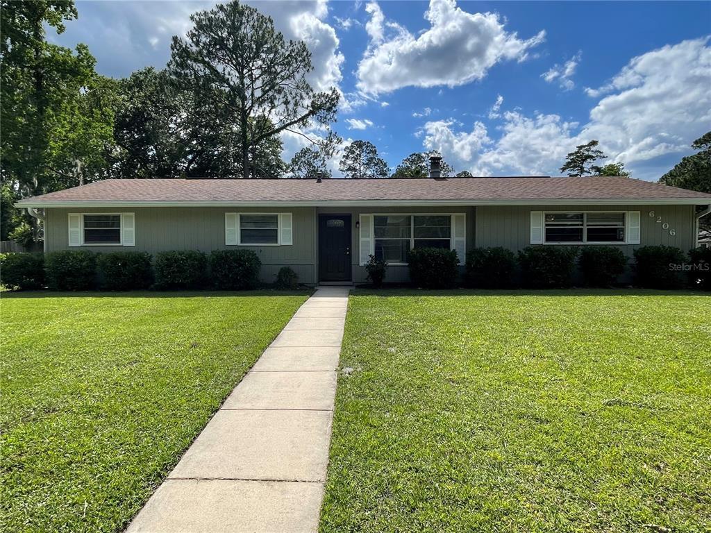 Foto principal - 6206 NW 27th St