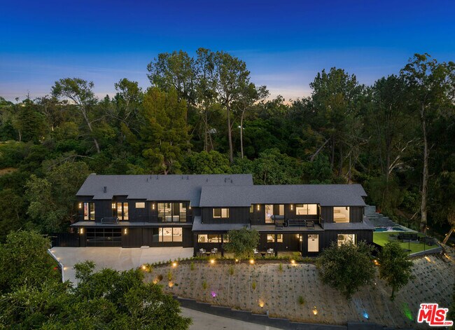 Foto del edificio - 3140 Coldwater Canyon Ave