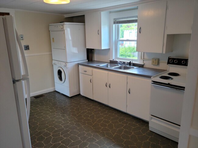 Kitchen - 10 Summer St