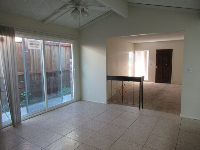 Foto del edificio - 2 BED 2 BATH DUPLEX FOR RENT