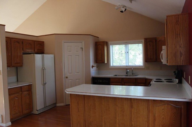 Building Photo - 3439 Spring Creek Dr