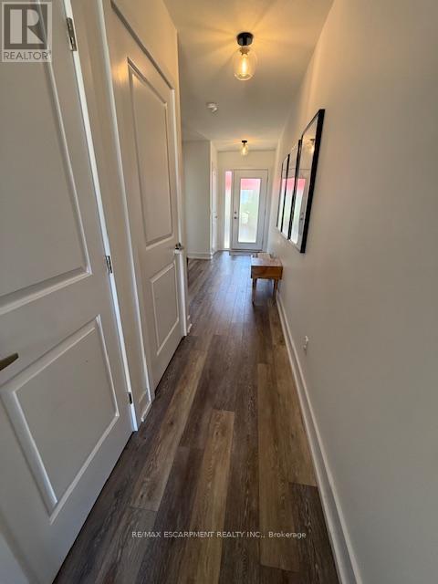 Building Photo - 115-115 Shoreview Pl
