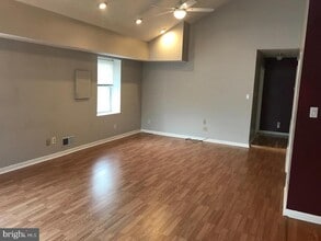 Building Photo - 315 South Dr