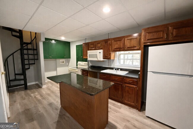 Foto del edificio - 269 W Hermitage Rd NE