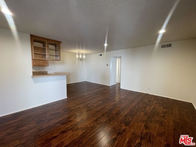 Building Photo - 5330 Zelzah Ave