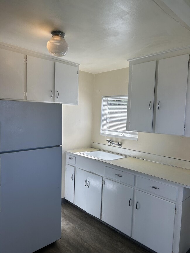 Building Photo - 517 Dawn Dr