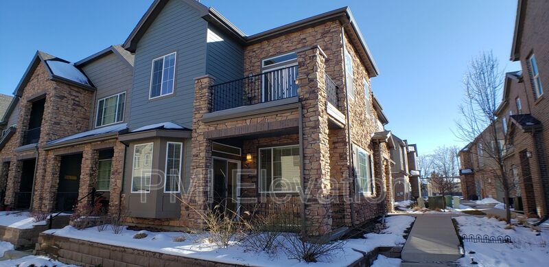 Foto principal - 566 E Dry Creek Pl