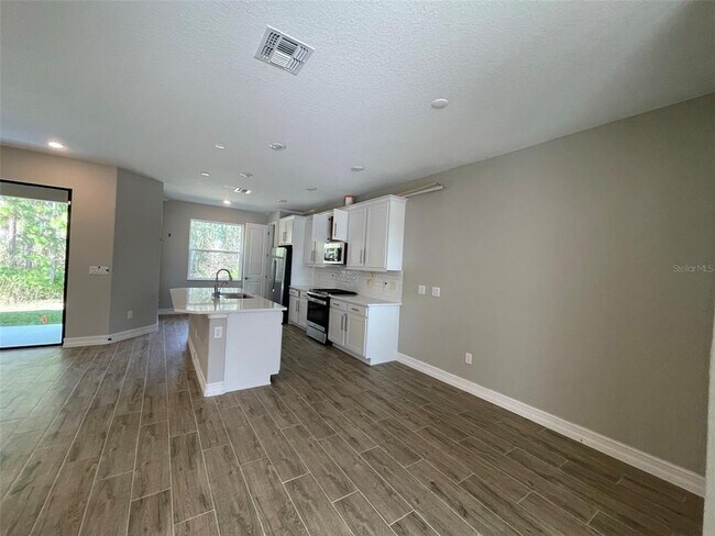 Building Photo - 5062 San Martino Dr