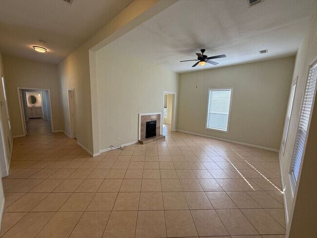 Building Photo - Pensacola - East Hill- 3 bedroom, 2 bathroom