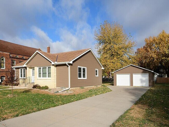 Foto del edificio - 405 E 5th St