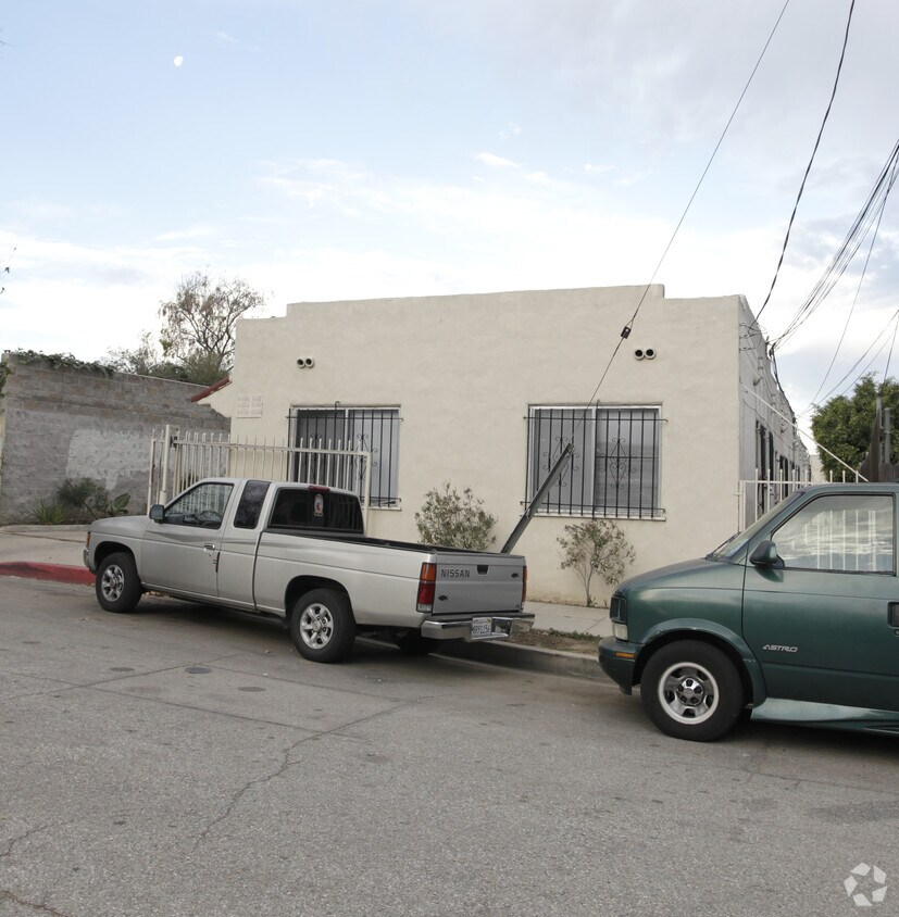 Foto del edificio - 443-445 1/2 N Occidental Blvd