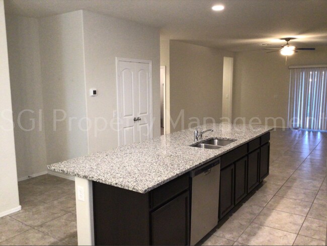 Building Photo - Beautiful Casa Grande home ready for move in