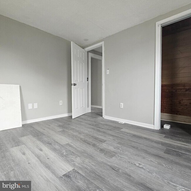 Foto del edificio - 5 E McNeal St