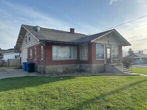 Building Photo - 206 E 400 N