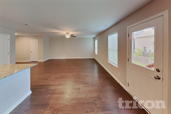 Building Photo - 215 Kirkside Dr