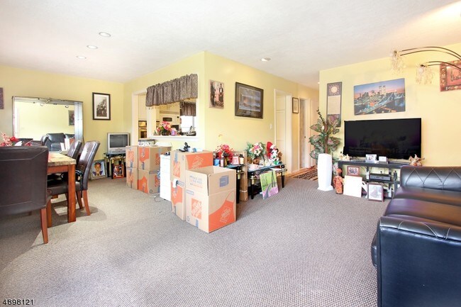 Foto del edificio - 215 Lakewood Dr