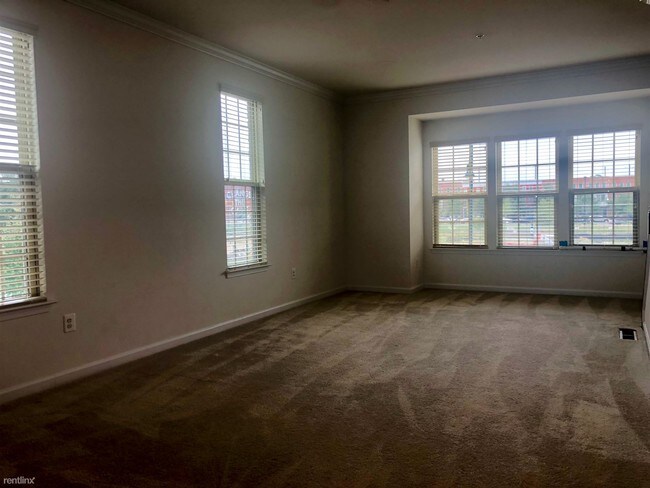Building Photo - 3 br, 3.5 bath House - 1008 Rutland Ave