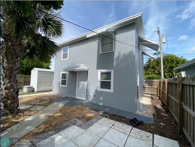 Building Photo - 707 N L St