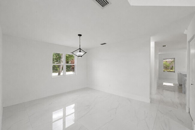 Foto del edificio - 4734 NW 5th Ct