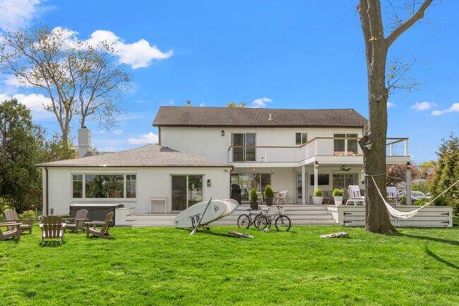 Foto del edificio - 80 Soundview Dr