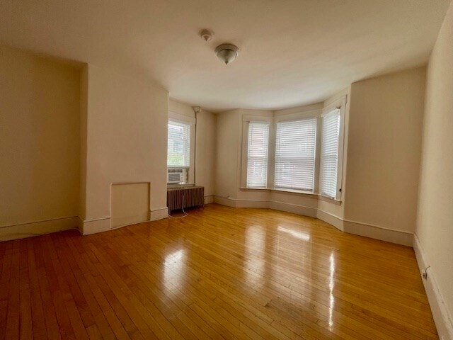 Foto del edificio - 296 W 5th St