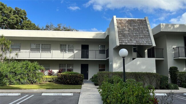 Building Photo - 800 E Cypress Ln