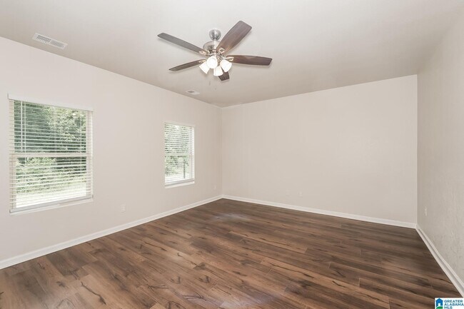 Foto del edificio - 880 Clover Cir