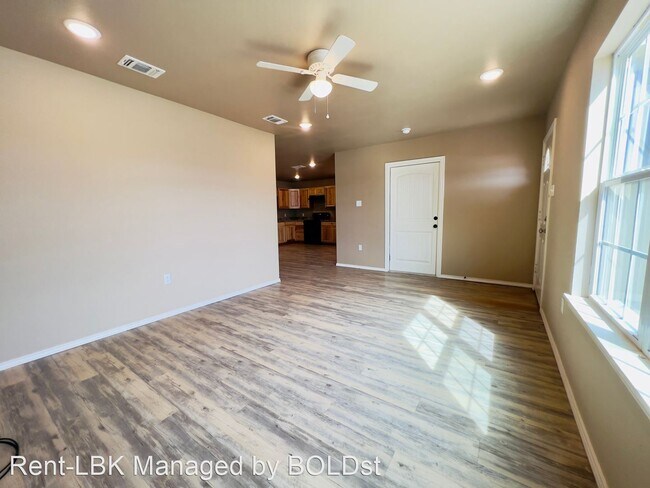 Foto del edificio - 3 br, 2 bath House - 2108 E 10th Street
