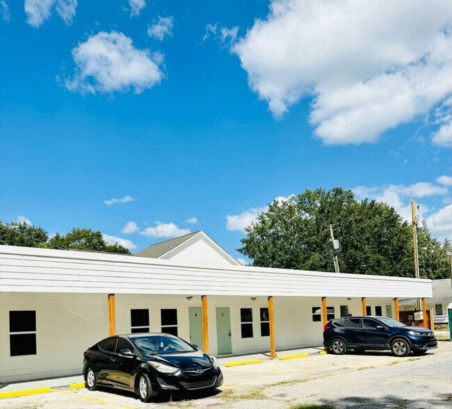 Building Photo - 107 David St