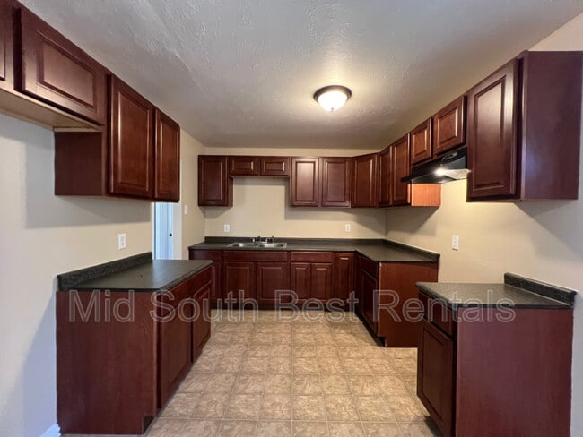 Building Photo - 4946 Newton Dr
