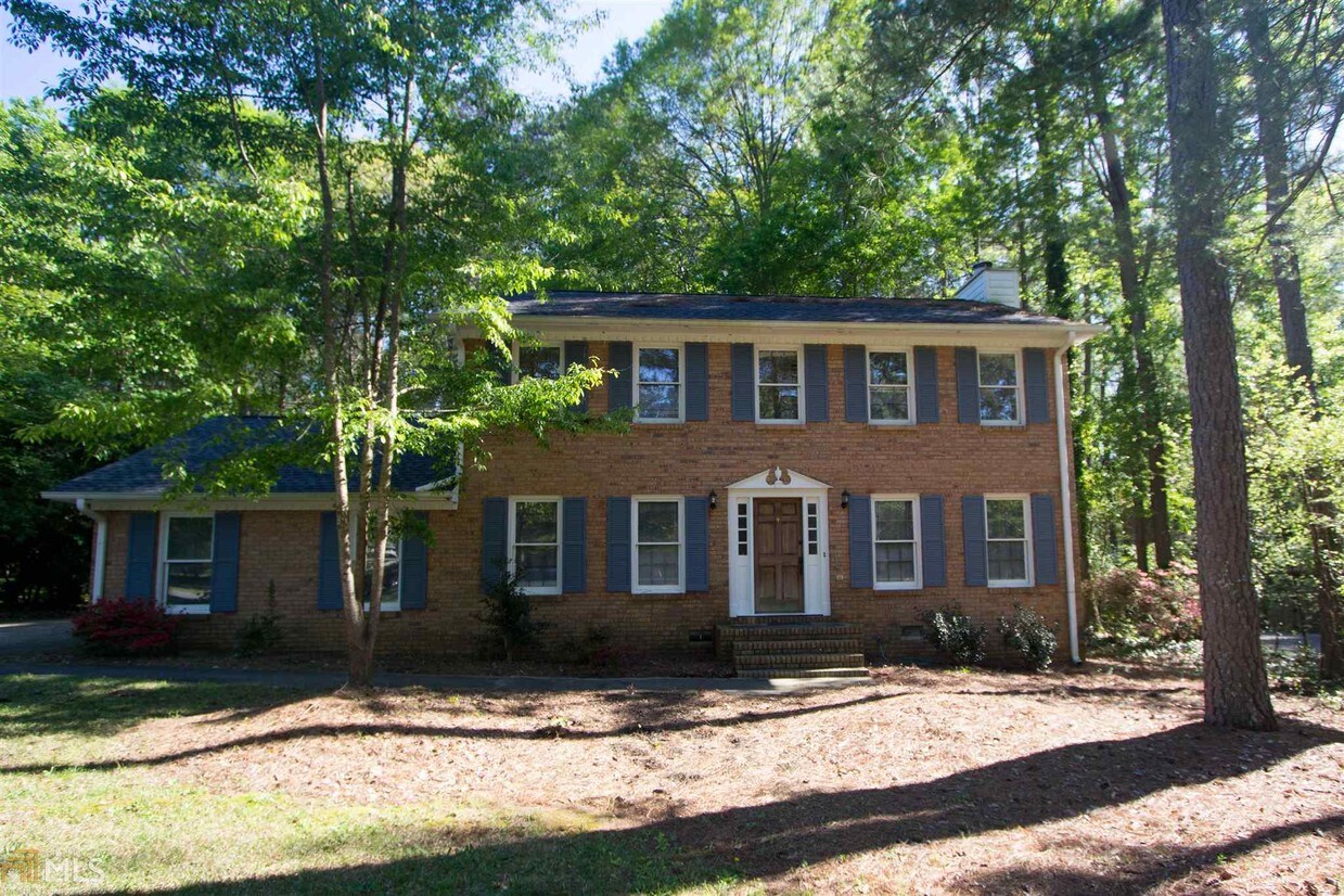 Primary Photo - 404 Raintree Bend