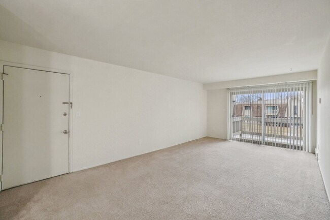 Foto del edificio - Orleans Place Apartments